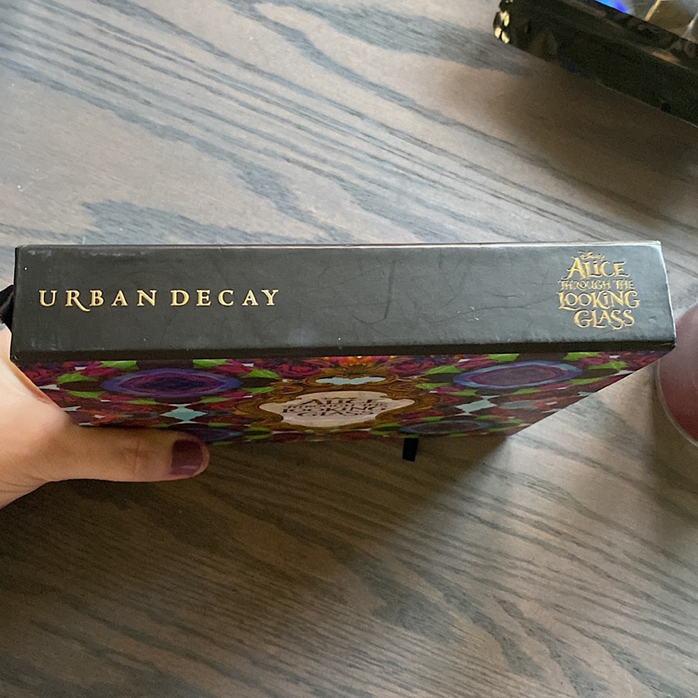 Urban decay Alice Through the looking glass Eyeshadow palette - Picture 2 of 8